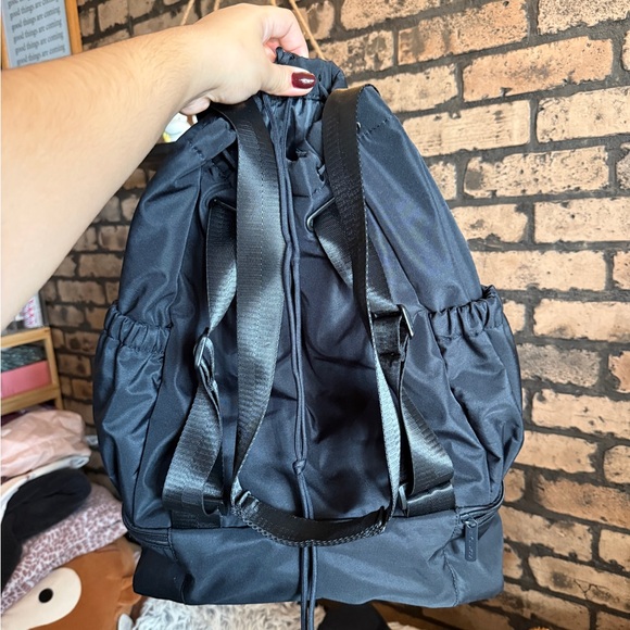 Beyond Yoga Convertible Backpack Gym Bag Black Shoe Compartment Pilates Yoga